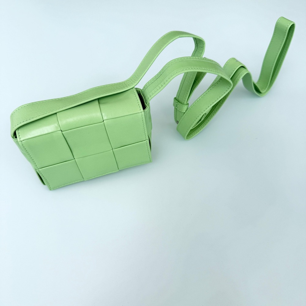 Bottega Veneta Cassette Wallet on Strap Green Maxi Intrecciato Leather 667048 - Picture 3 of 16